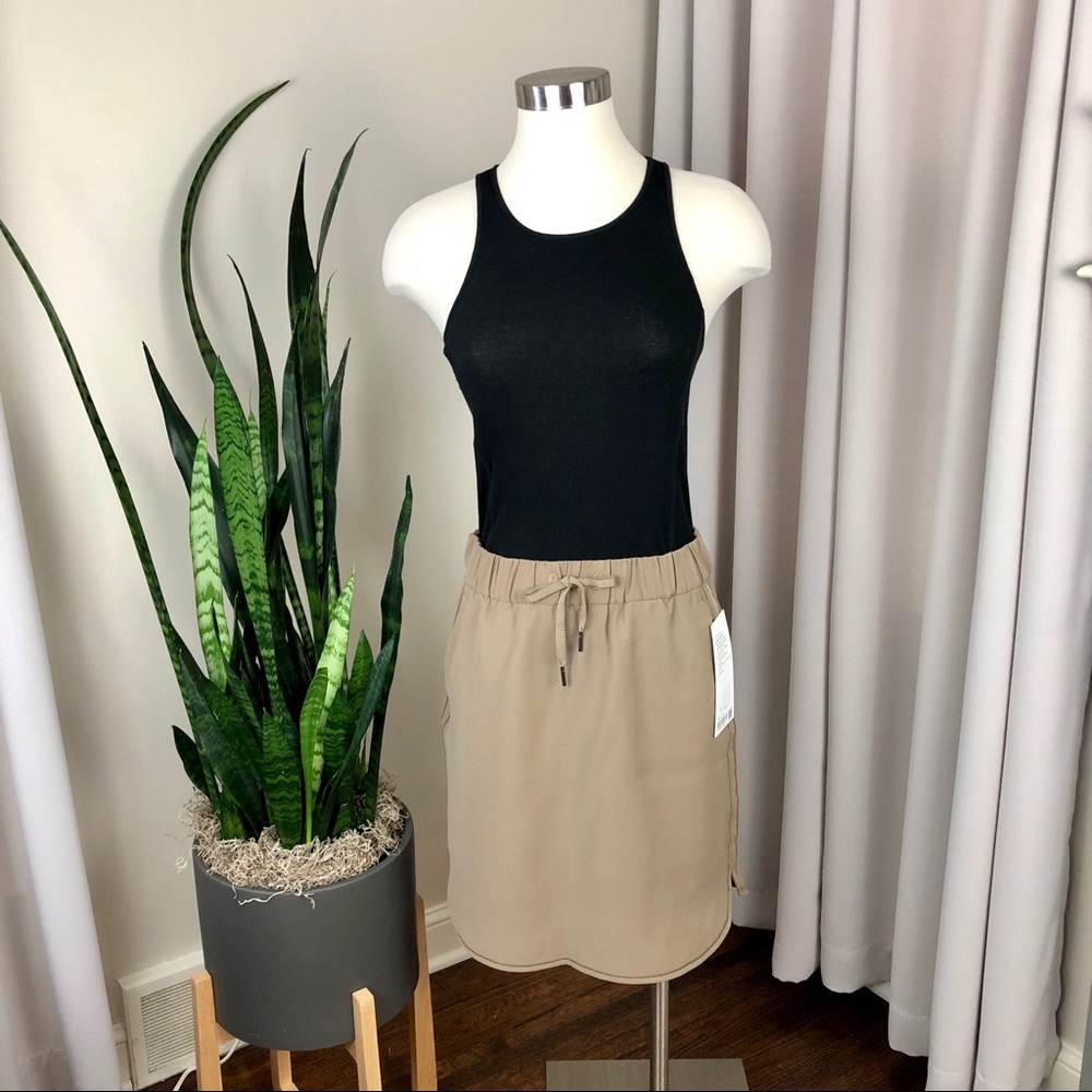 Lululemon On The Fly Khaki Woven Skirt 6 NWT